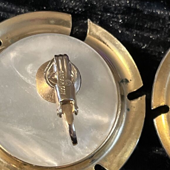 3 Pairs Vintage Sarah Coventry Clip On Earrings Opal Glass Faux Pearl Cabochon - Picture 6 of 9